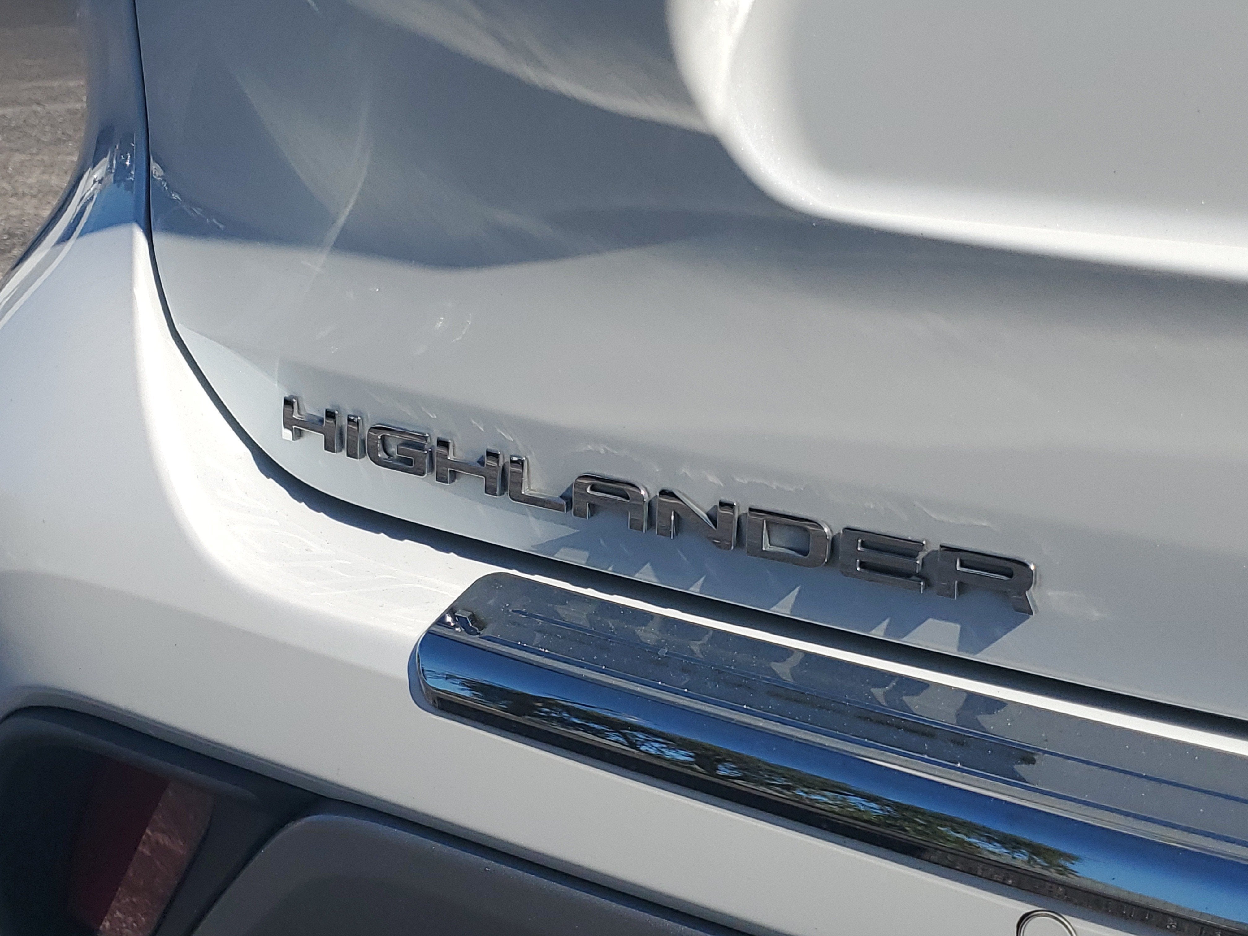 2022 Toyota Highlander Hybrid Platinum