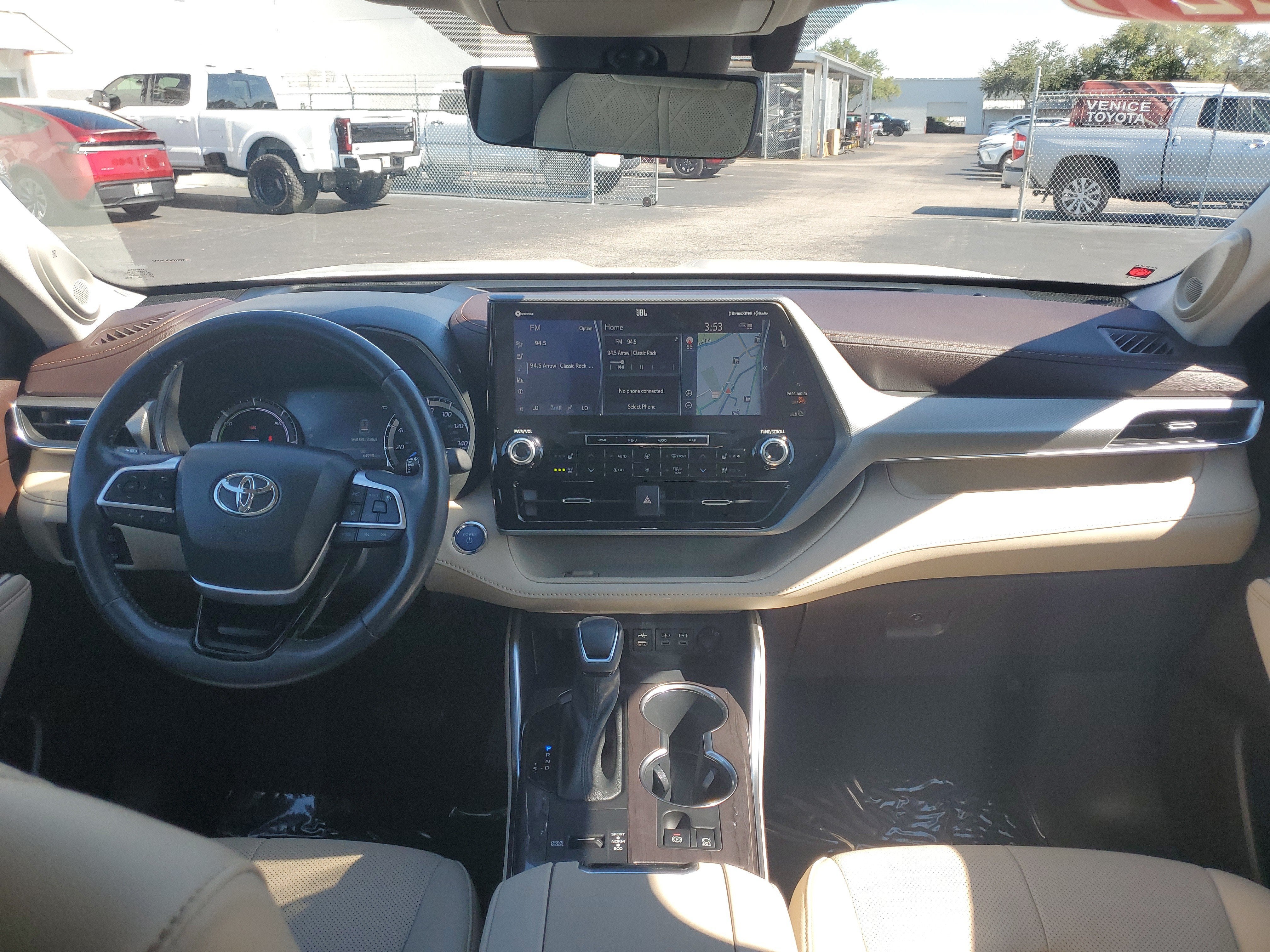 2022 Toyota Highlander Hybrid Platinum