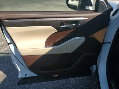 2022 Toyota Highlander Hybrid Platinum