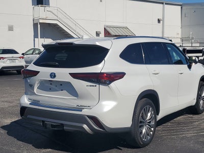 2022 Toyota Highlander Hybrid Platinum