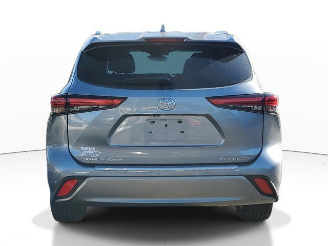 2022 Toyota Highlander Platinum