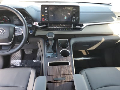 2023 Toyota Sienna XLE
