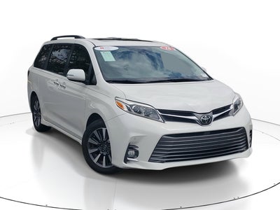 2018 Toyota Sienna XLE Auto Access Seat