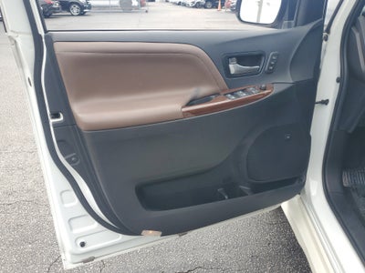 2018 Toyota Sienna XLE Auto Access Seat