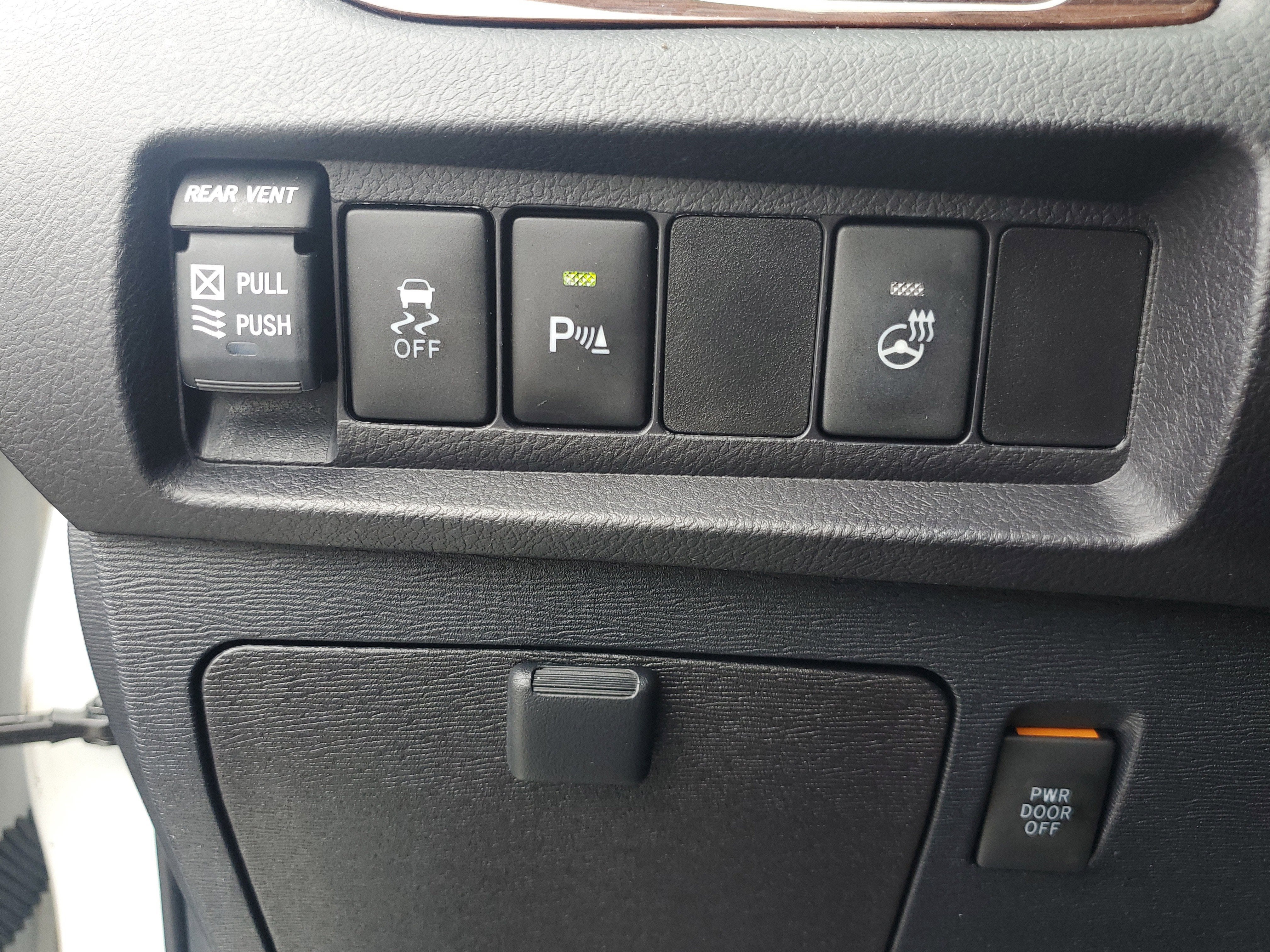 2018 Toyota Sienna XLE Auto Access Seat