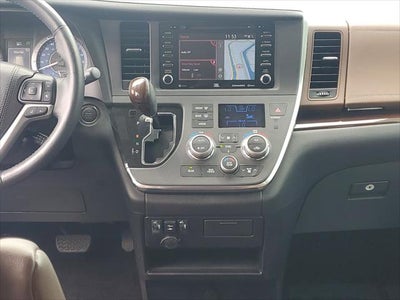 2018 Toyota Sienna XLE Auto Access Seat