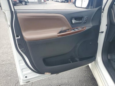 2018 Toyota Sienna XLE Auto Access Seat