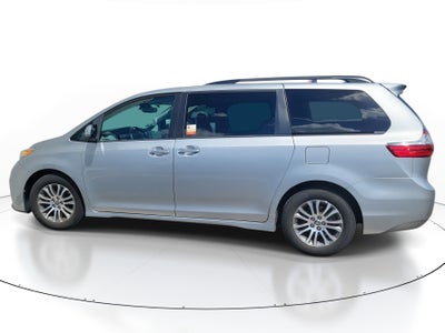 2020 Toyota Sienna XLE Auto Access Seat