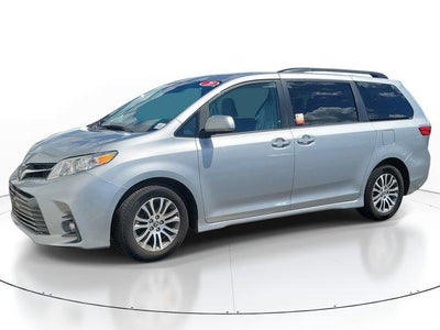 2020 Toyota Sienna XLE Auto Access Seat