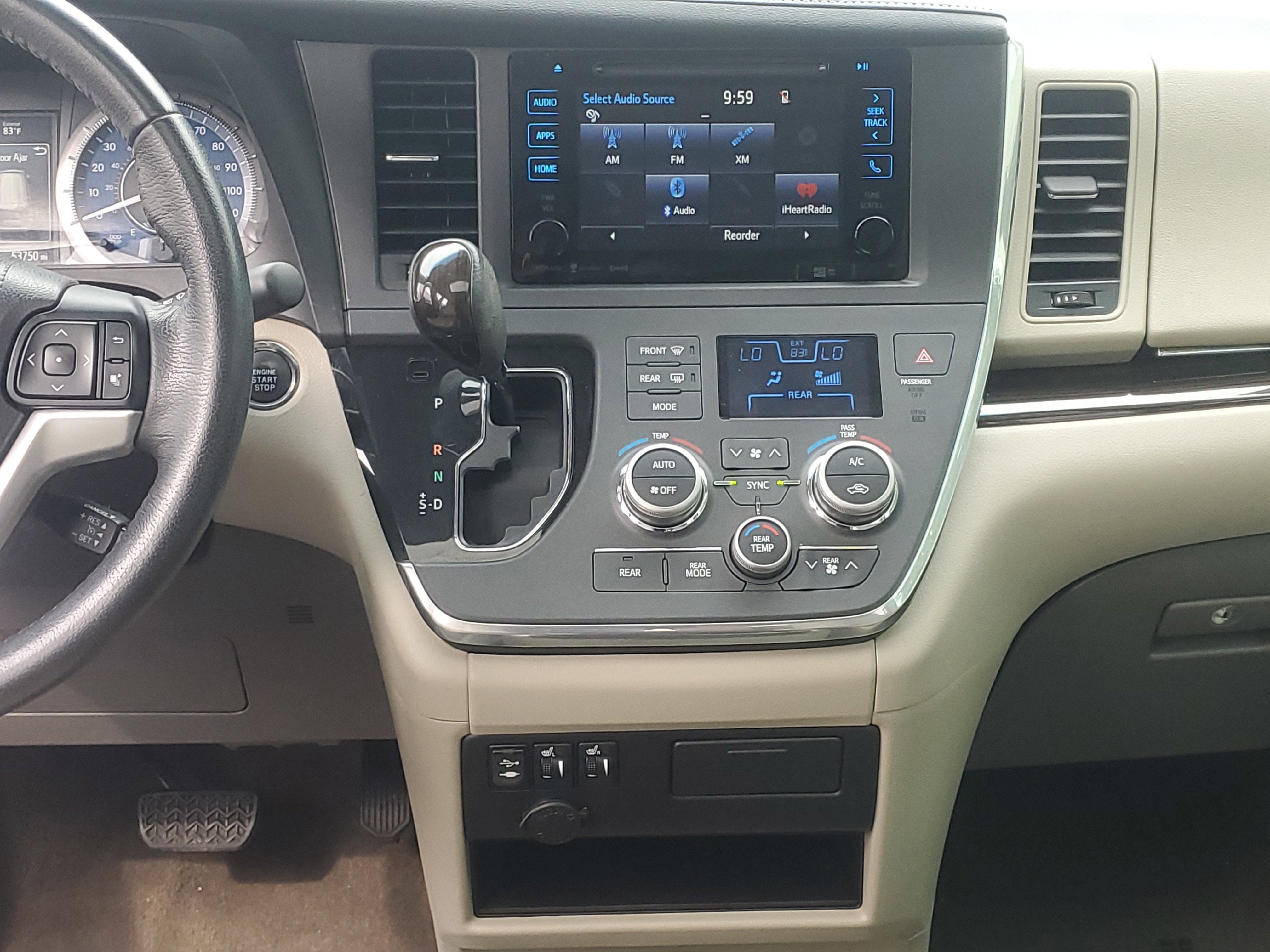 2017 Toyota Sienna XLE Auto Access Seat