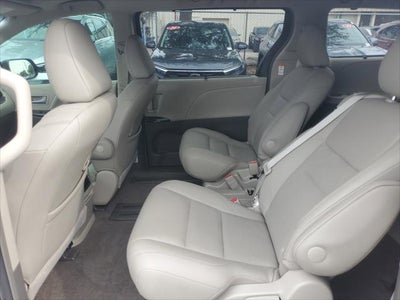 2017 Toyota Sienna XLE Auto Access Seat