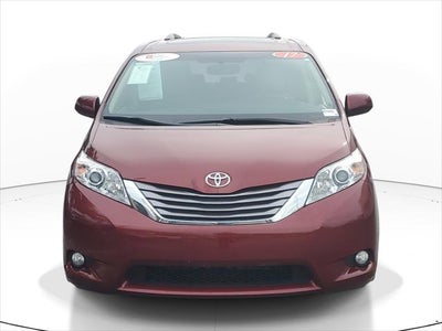 2017 Toyota Sienna XLE Auto Access Seat