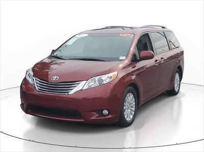 2017 Toyota Sienna XLE Auto Access Seat
