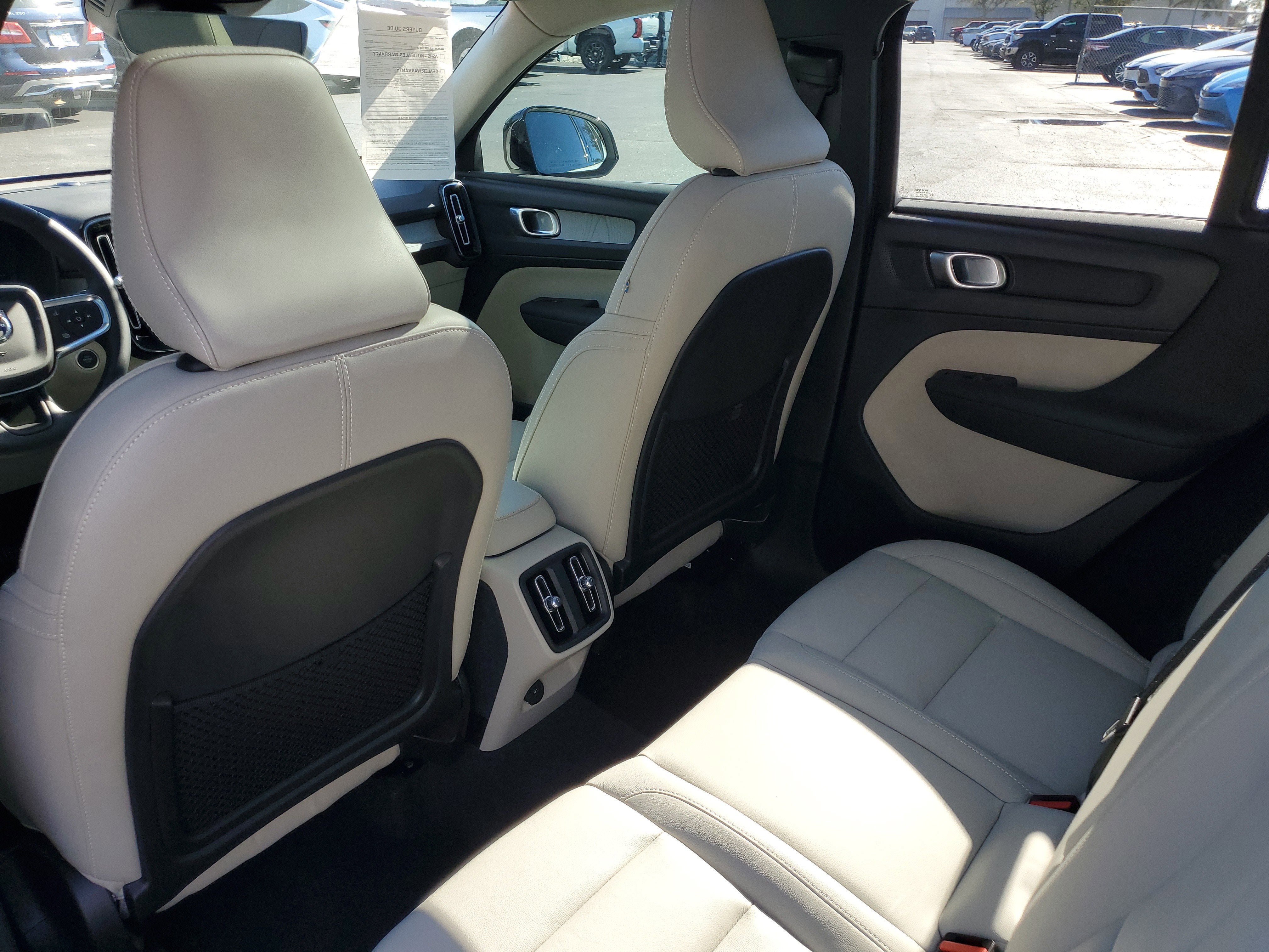 2024 Volvo XC40 Plus Dark Theme