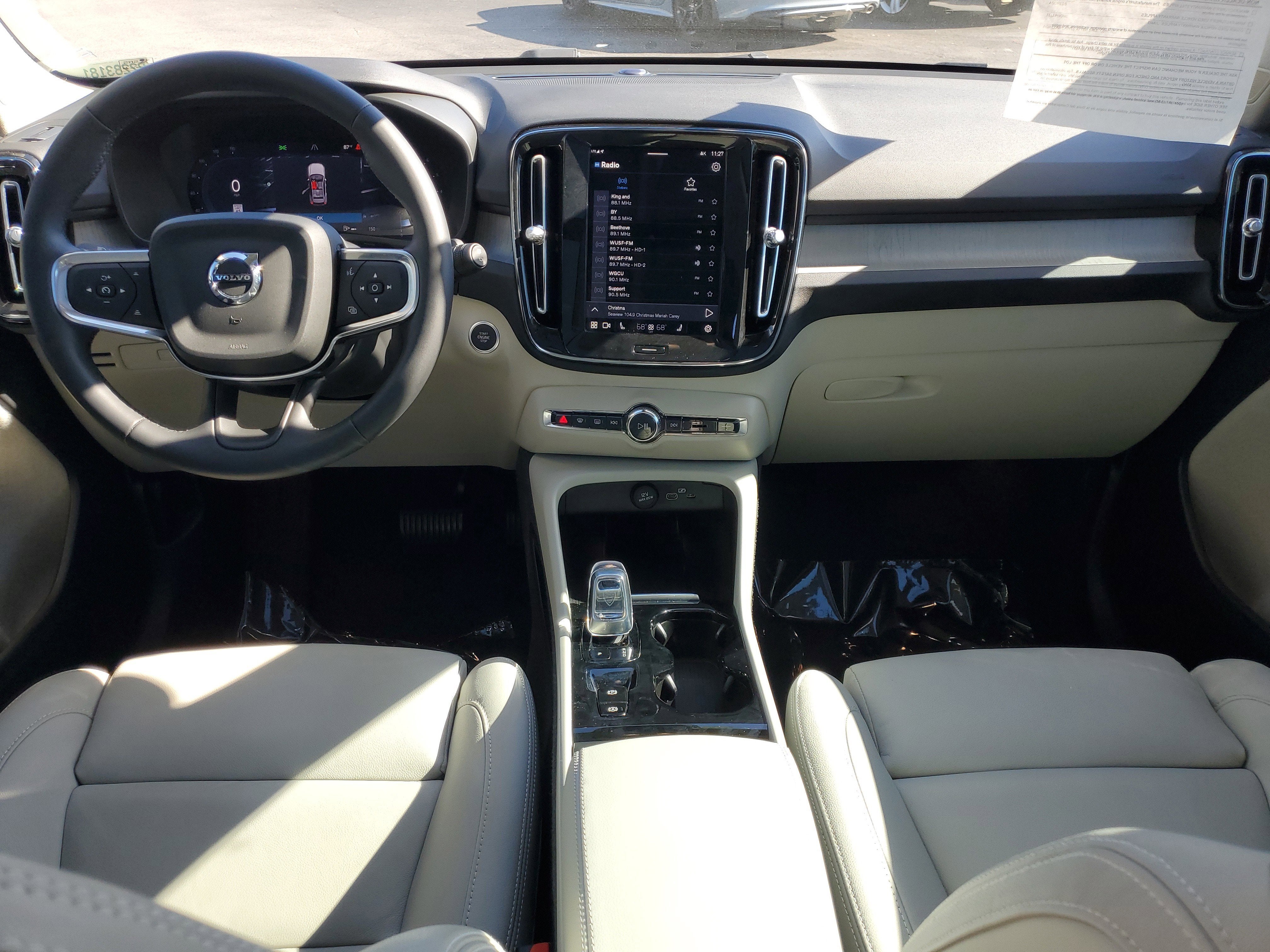 2024 Volvo XC40 Plus Dark Theme