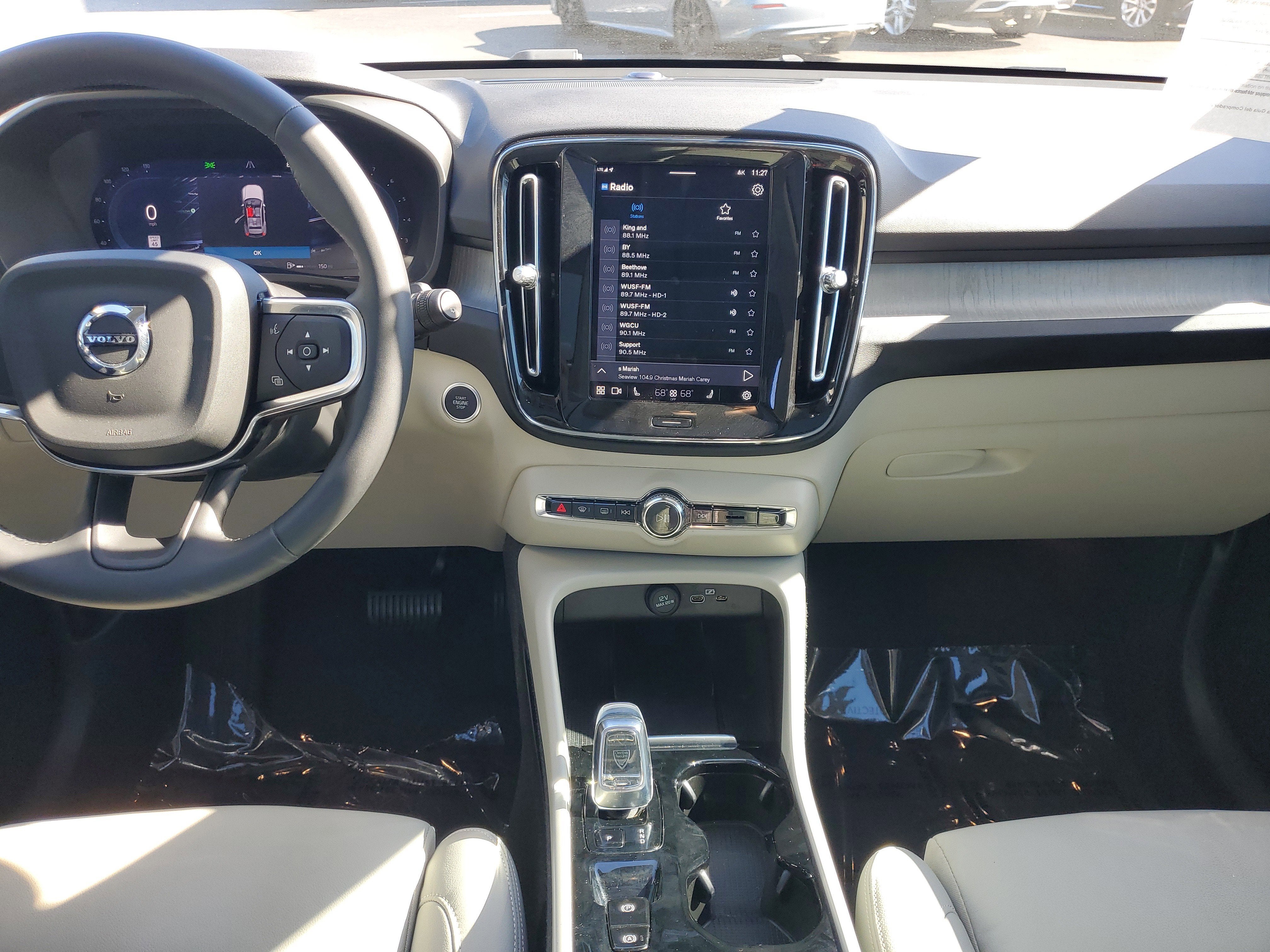 2024 Volvo XC40 Plus Dark Theme