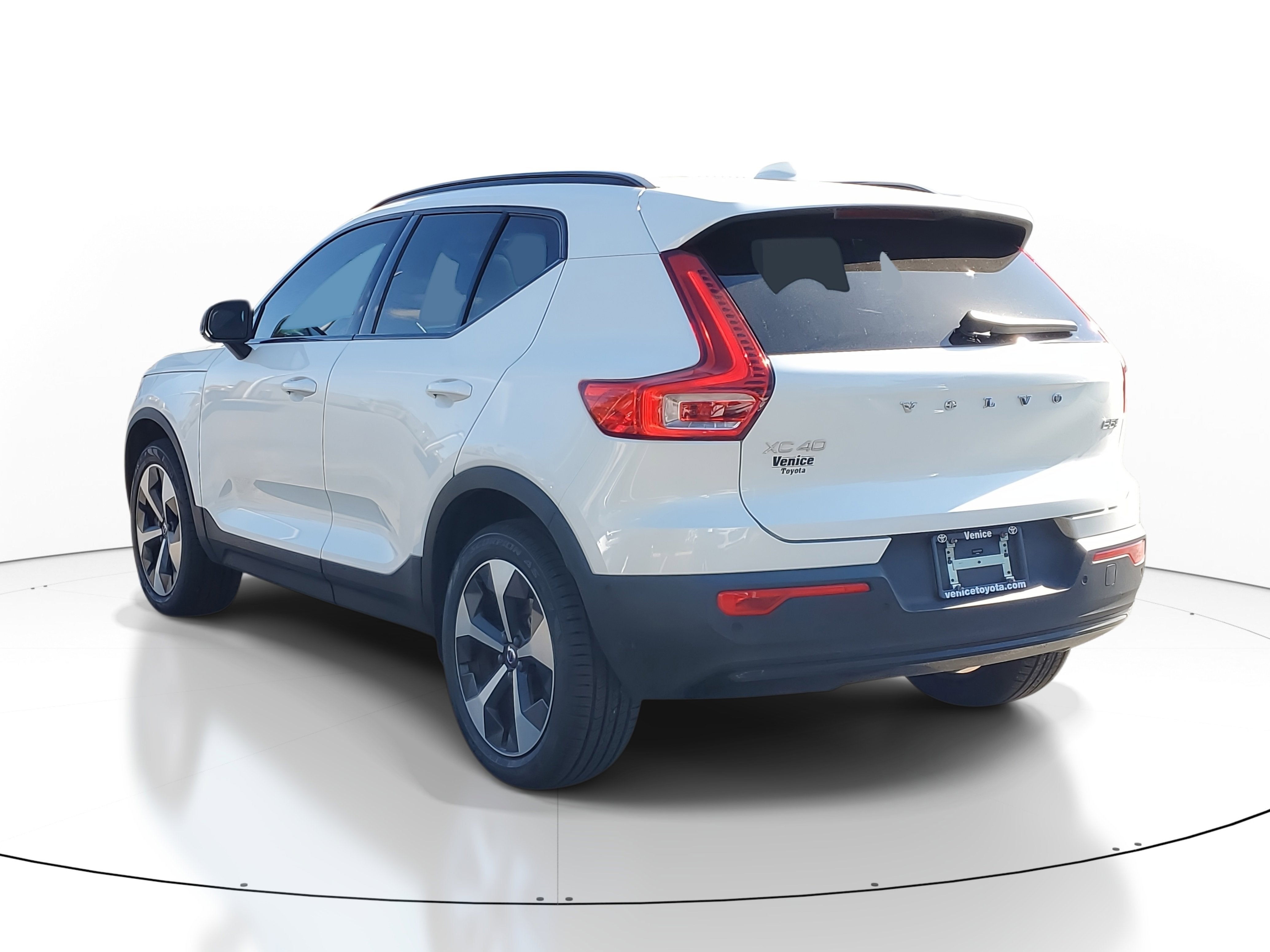 2024 Volvo XC40 Plus Dark Theme