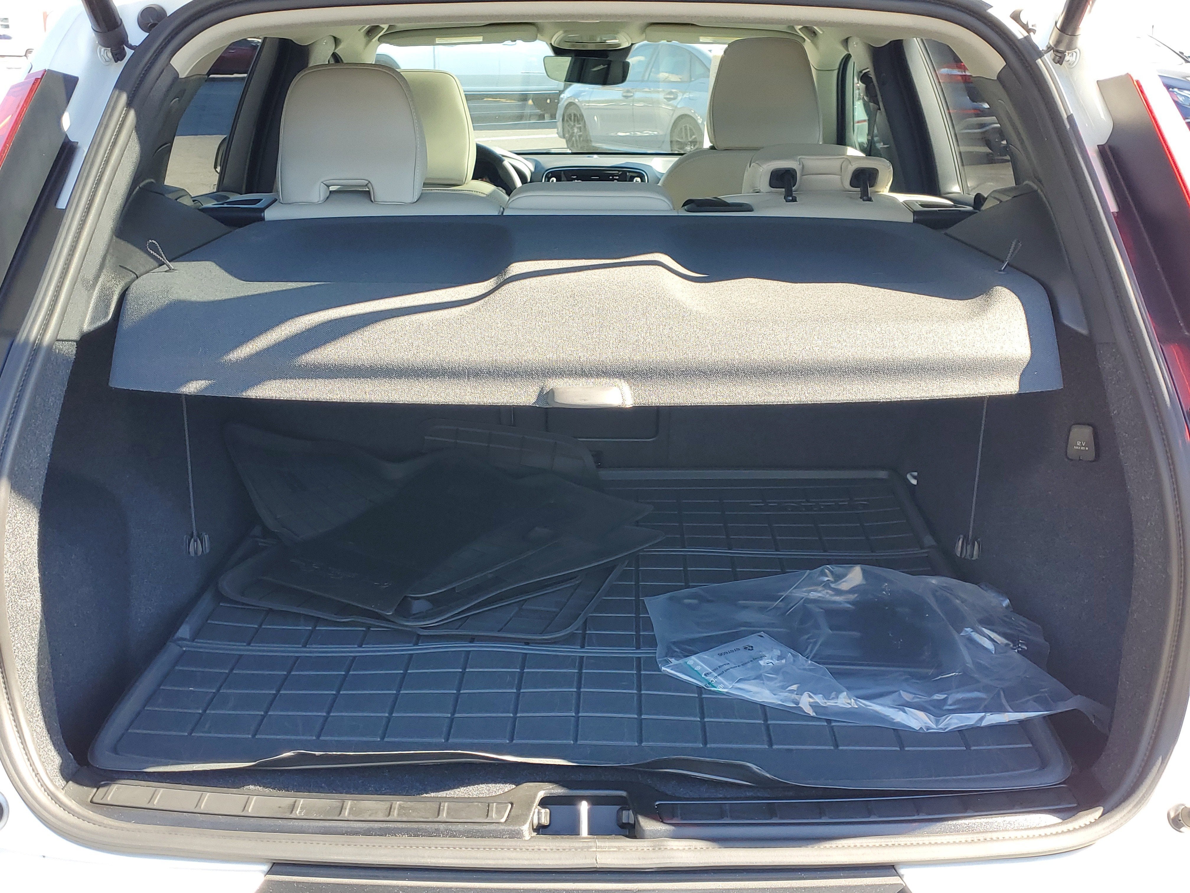 2024 Volvo XC40 Plus Dark Theme