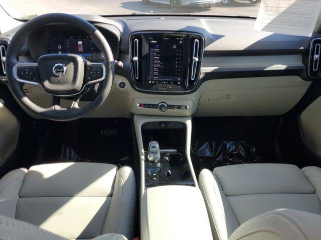 2024 Volvo XC40 Plus Dark Theme