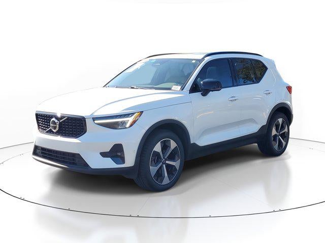 2024 Volvo XC40 Plus Dark Theme