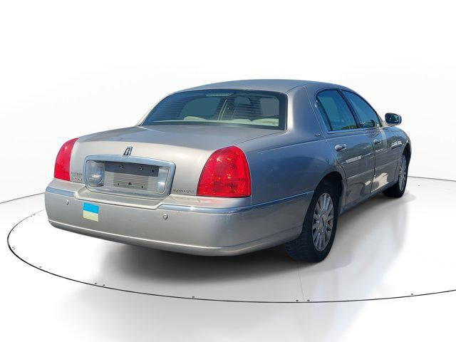 2004 Lincoln Town Car Executive