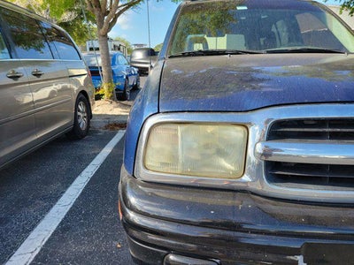 2003 Chevrolet Tracker Base