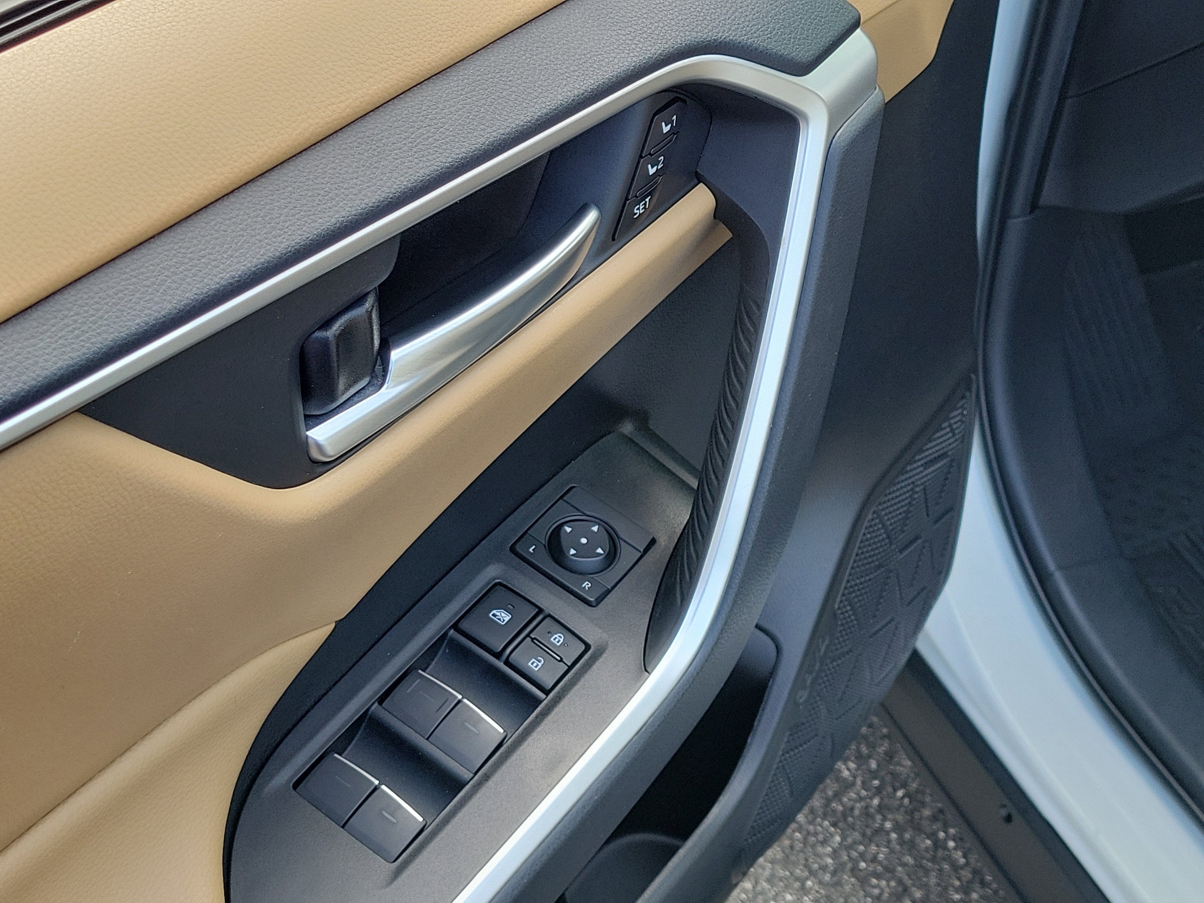 2025 Toyota RAV4 Hybrid XLE Premium