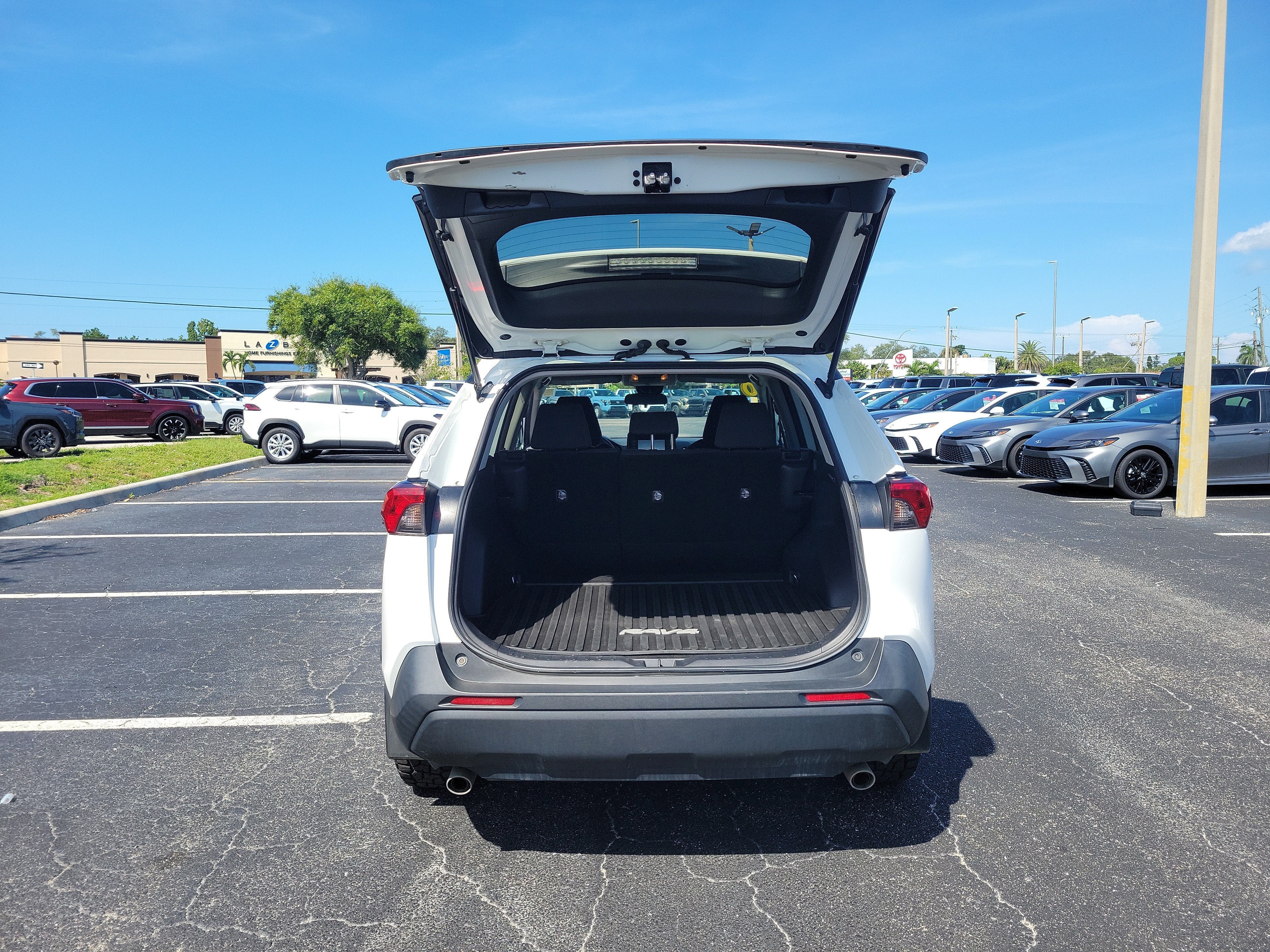 2020 Toyota RAV4 LE