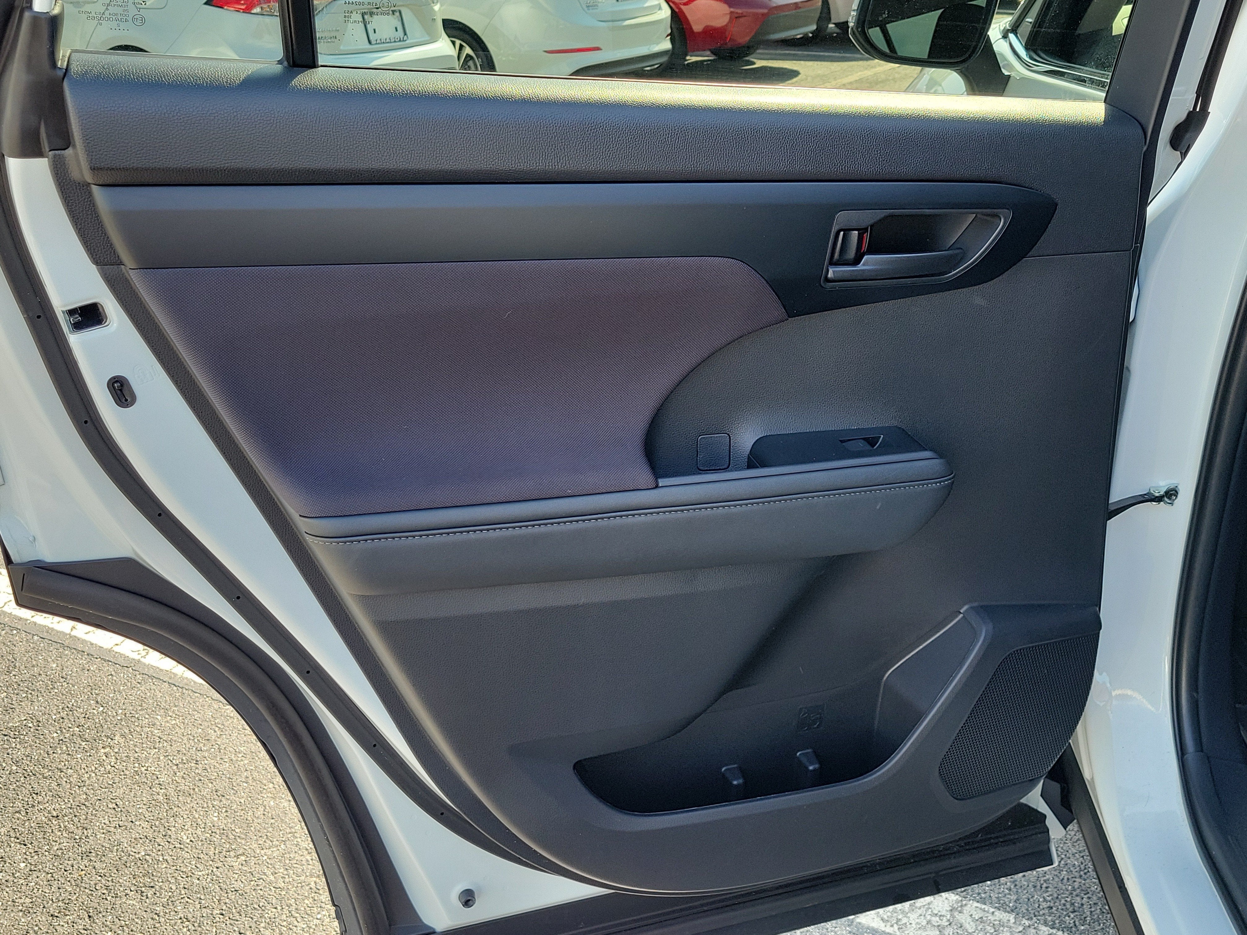 2025 Toyota Highlander LE