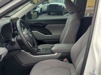 2023 Toyota Highlander LE
