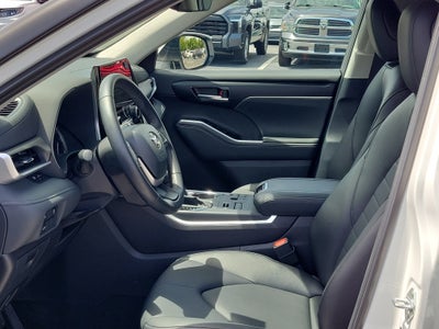 2025 Toyota Highlander XLE