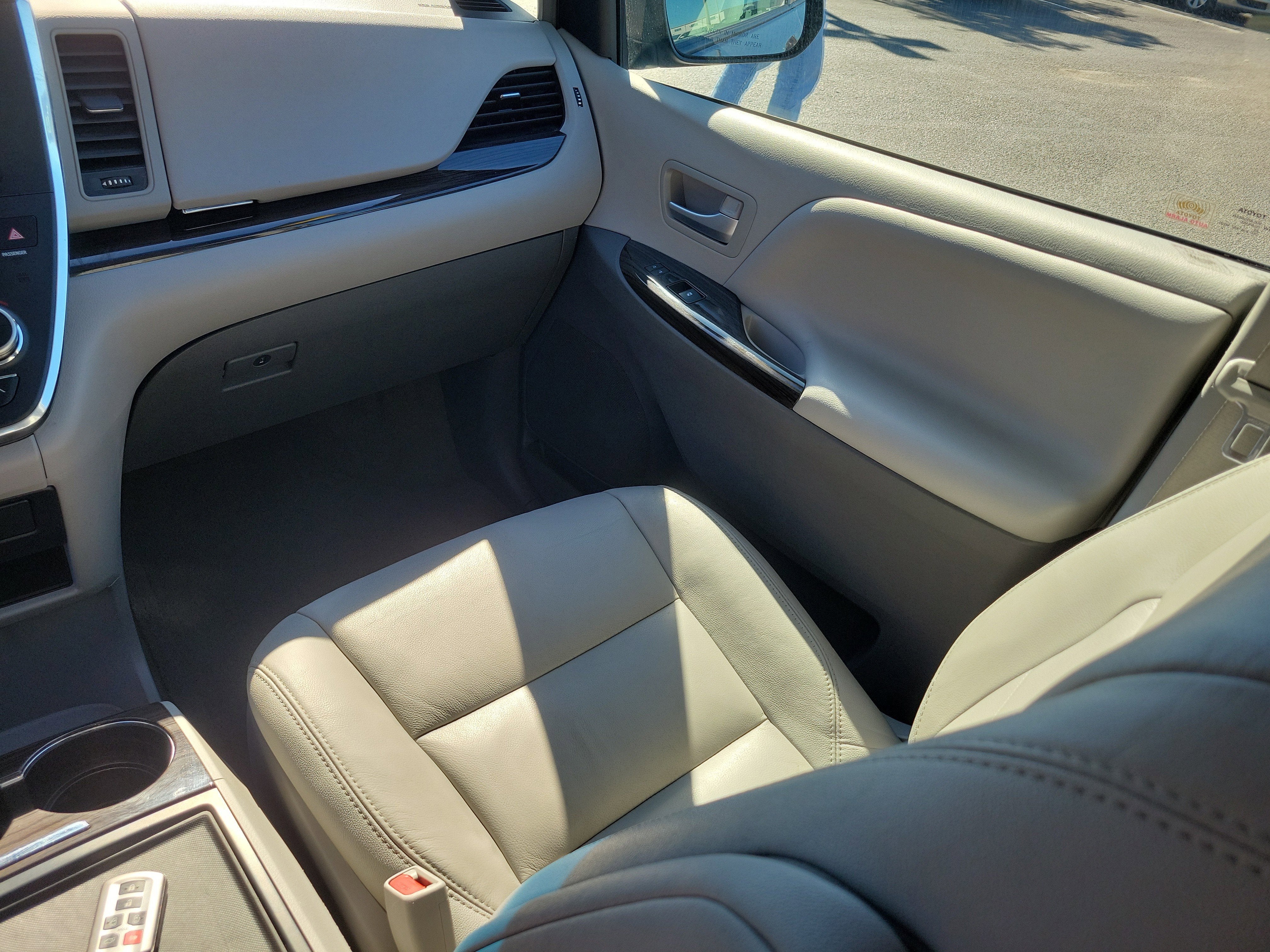 2017 Toyota Sienna XLE