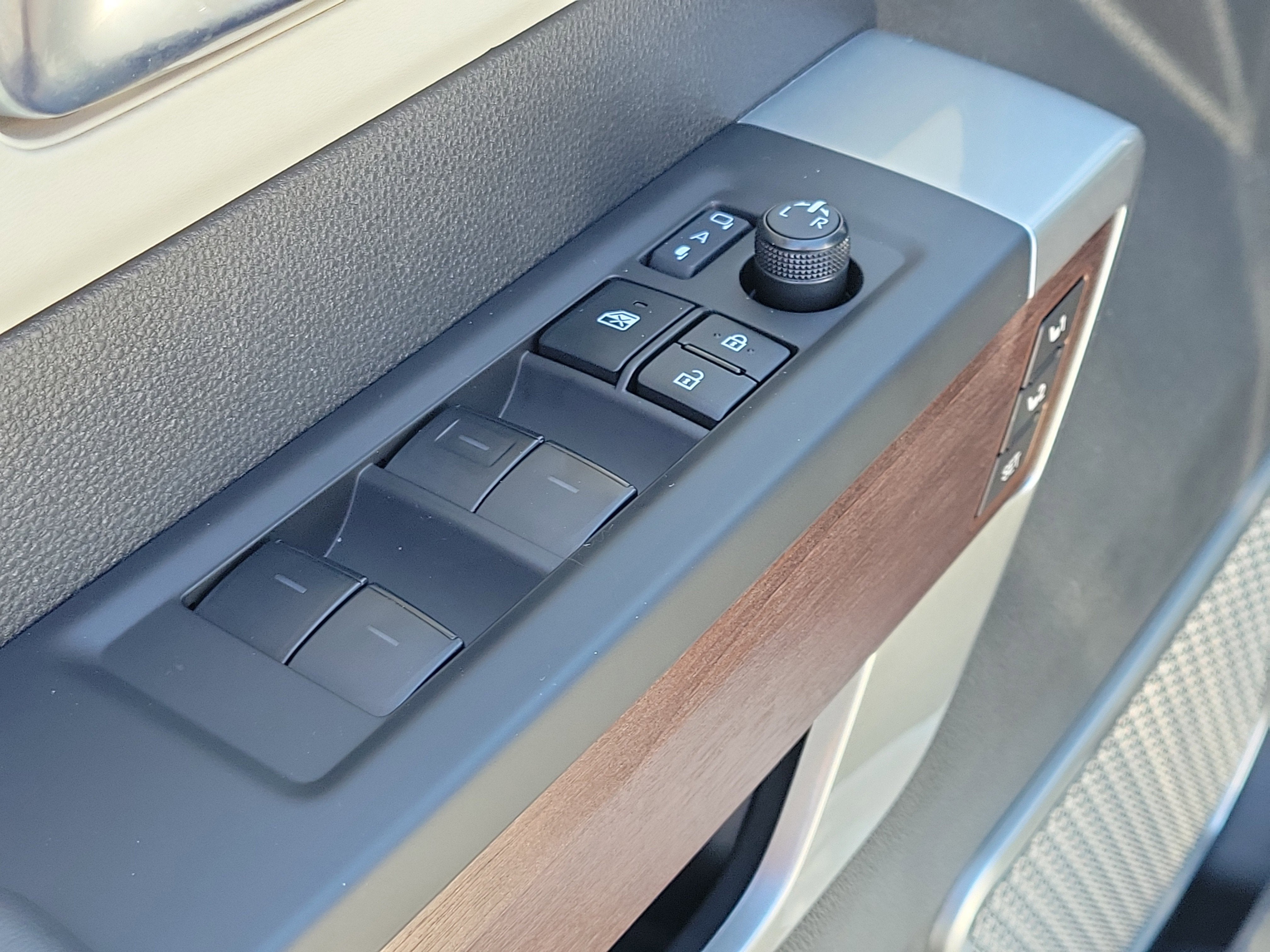 2025 Toyota Tundra Hybrid Capstone