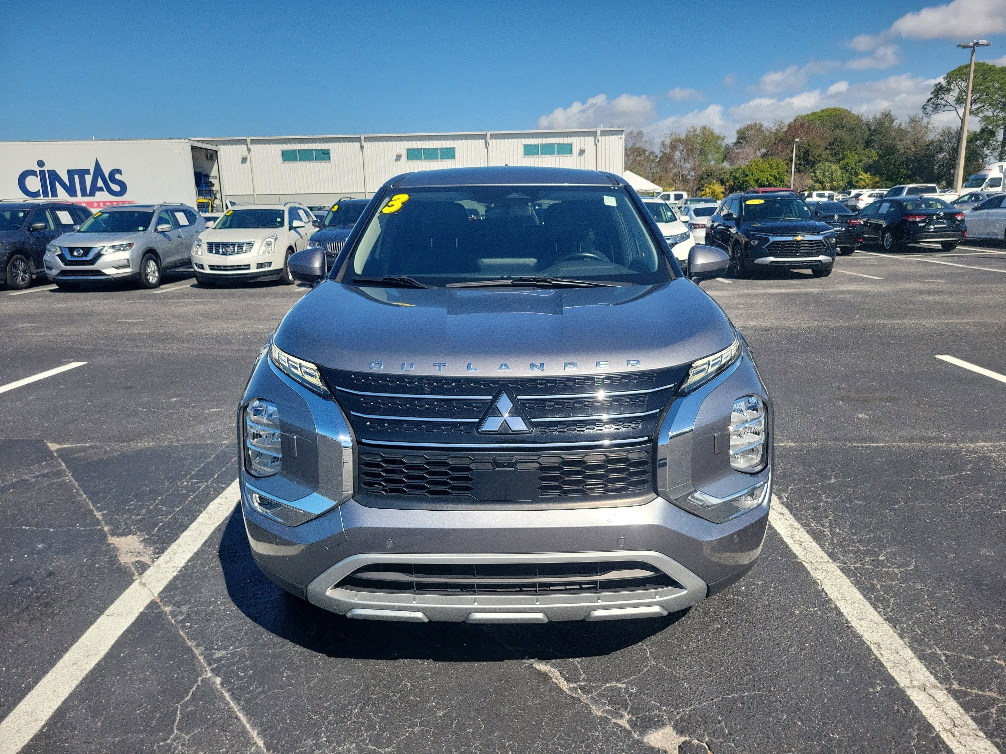 2023 Mitsubishi Outlander SE