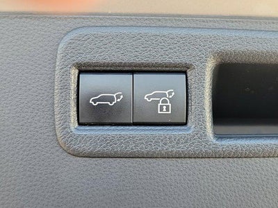 2023 Toyota Venza LE