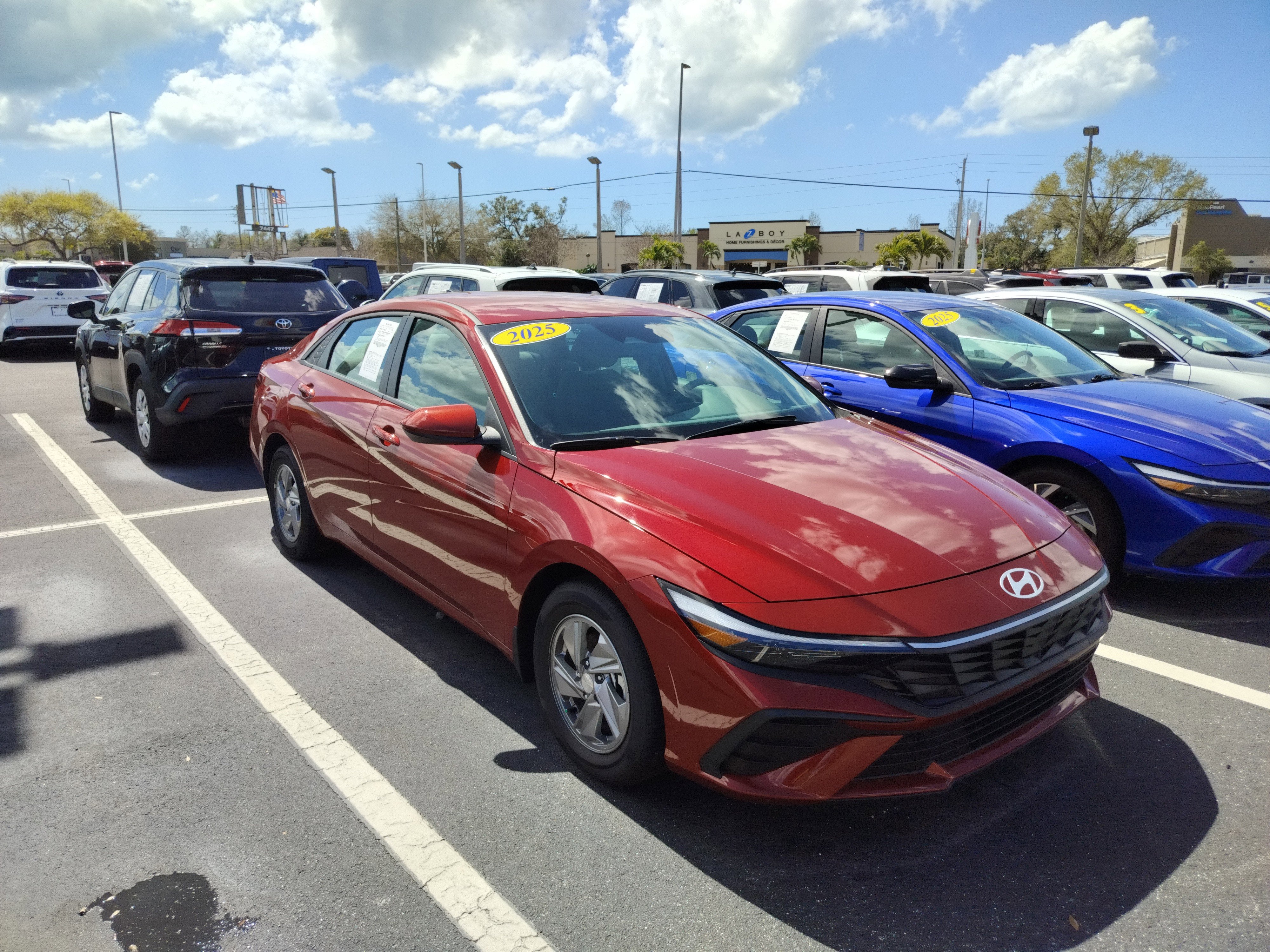 2025 Hyundai Elantra SE