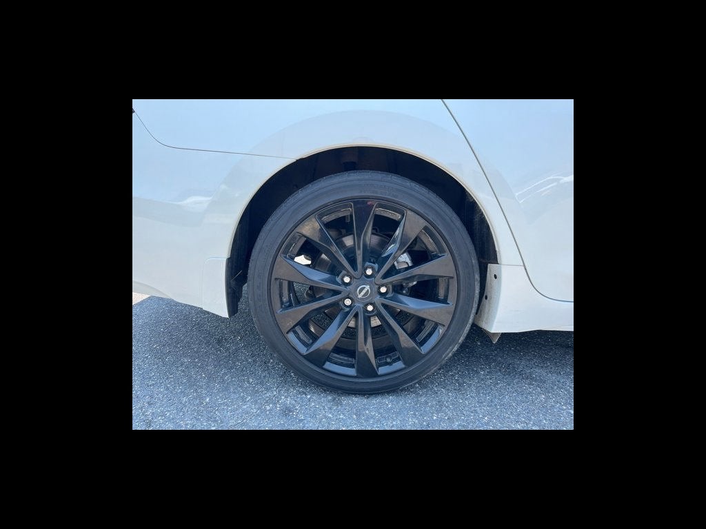 2023 Nissan Maxima SR