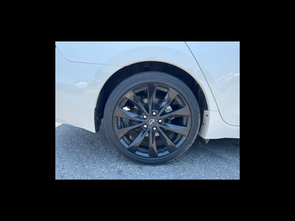 2023 Nissan Maxima SR