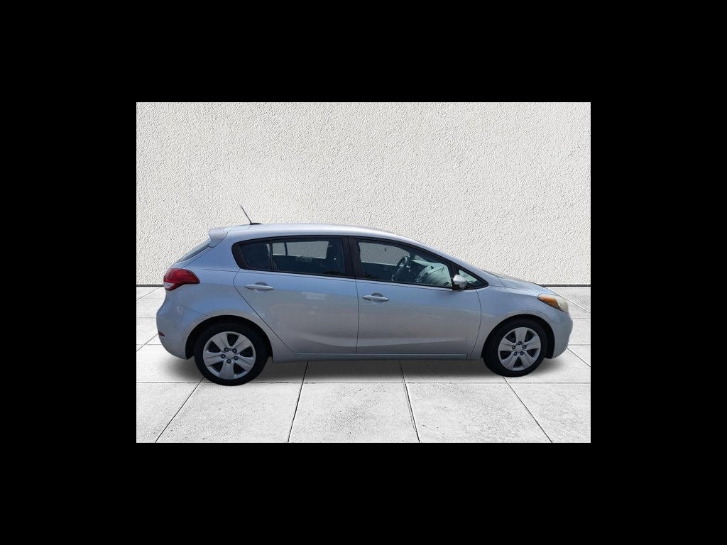 2016 Kia Forte 5-Door LX
