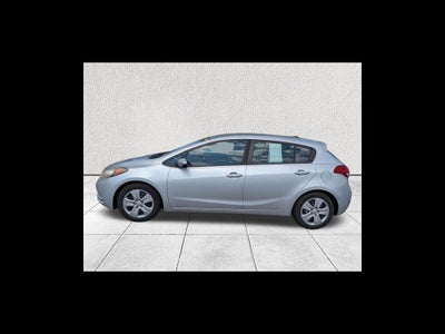 2016 Kia Forte 5-Door LX