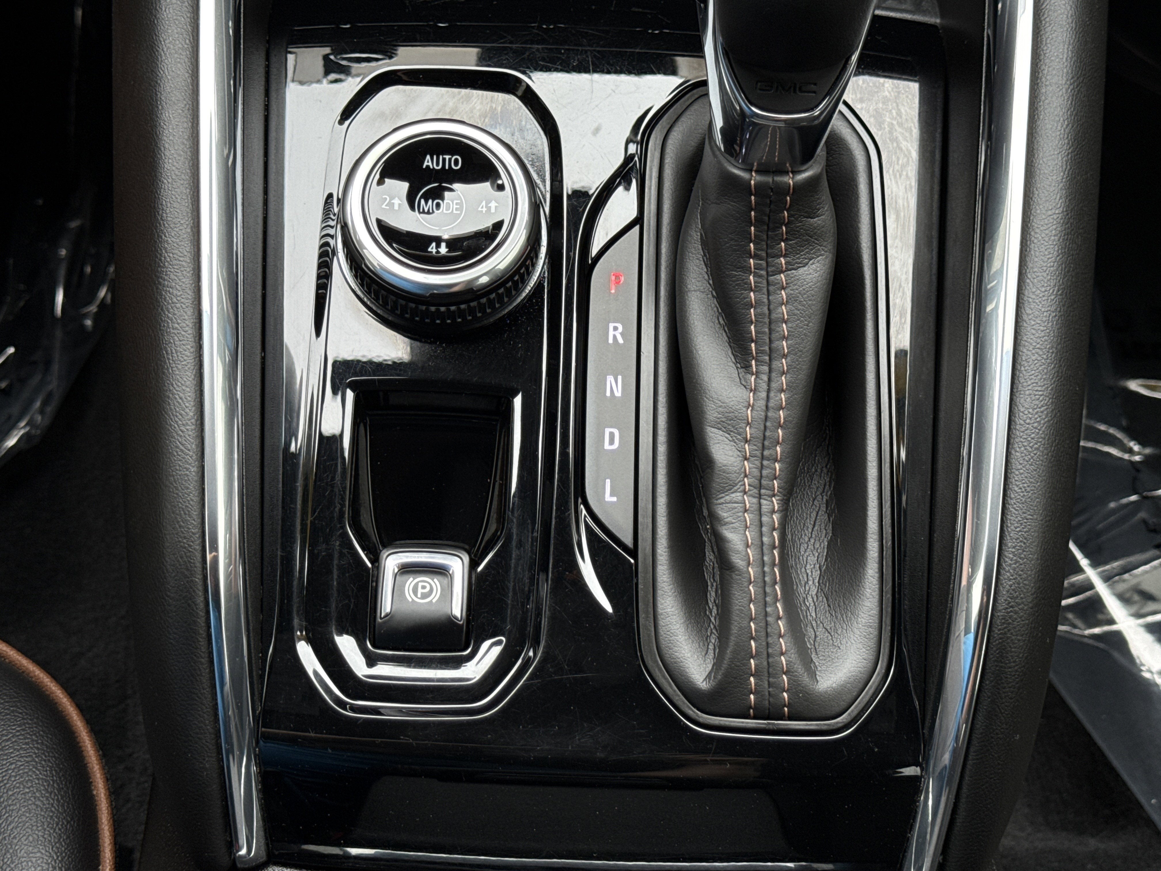 2024 GMC Canyon 4WD AT4