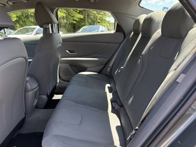 2025 Hyundai Elantra SE