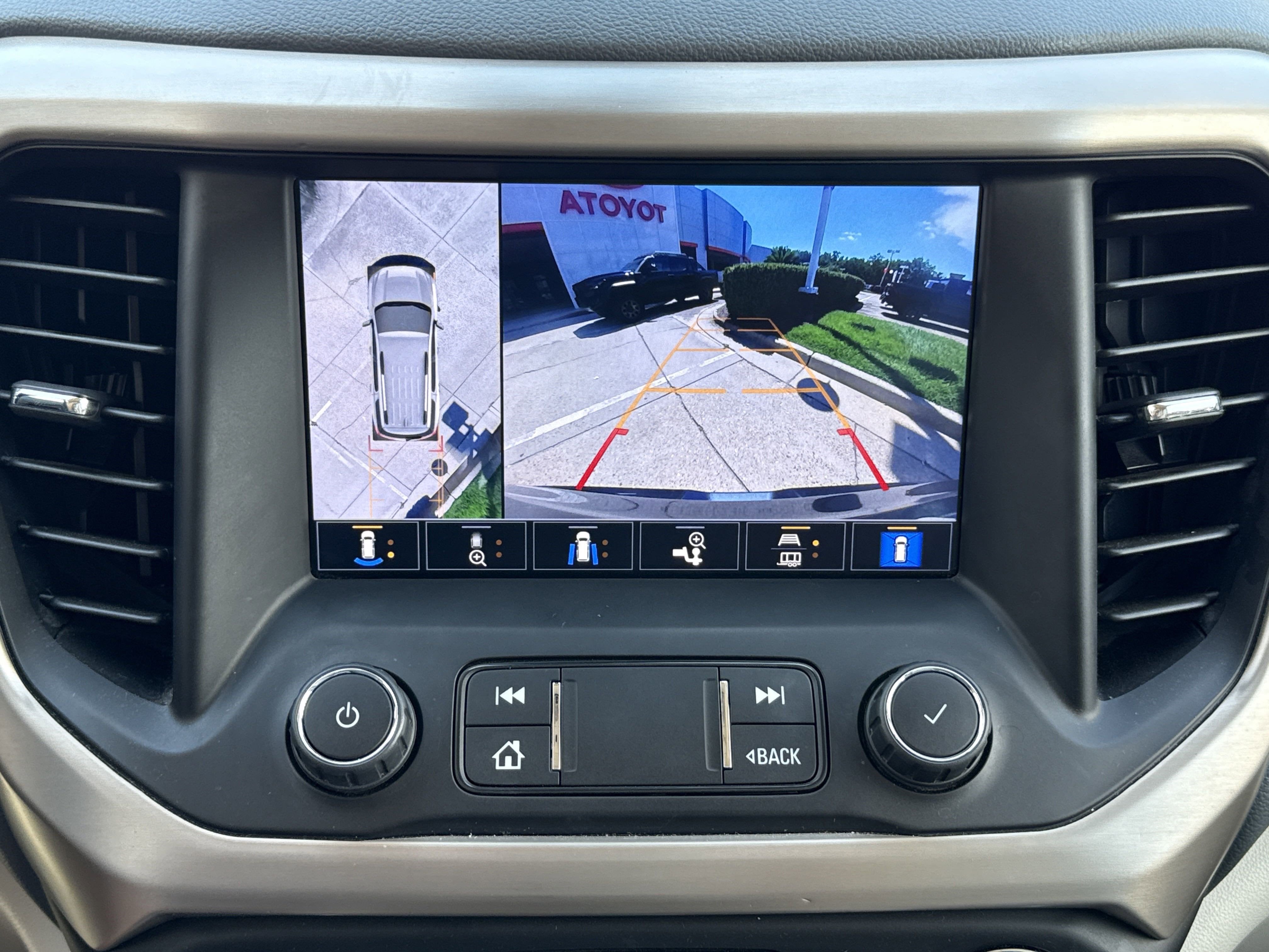 2022 GMC Acadia Denali