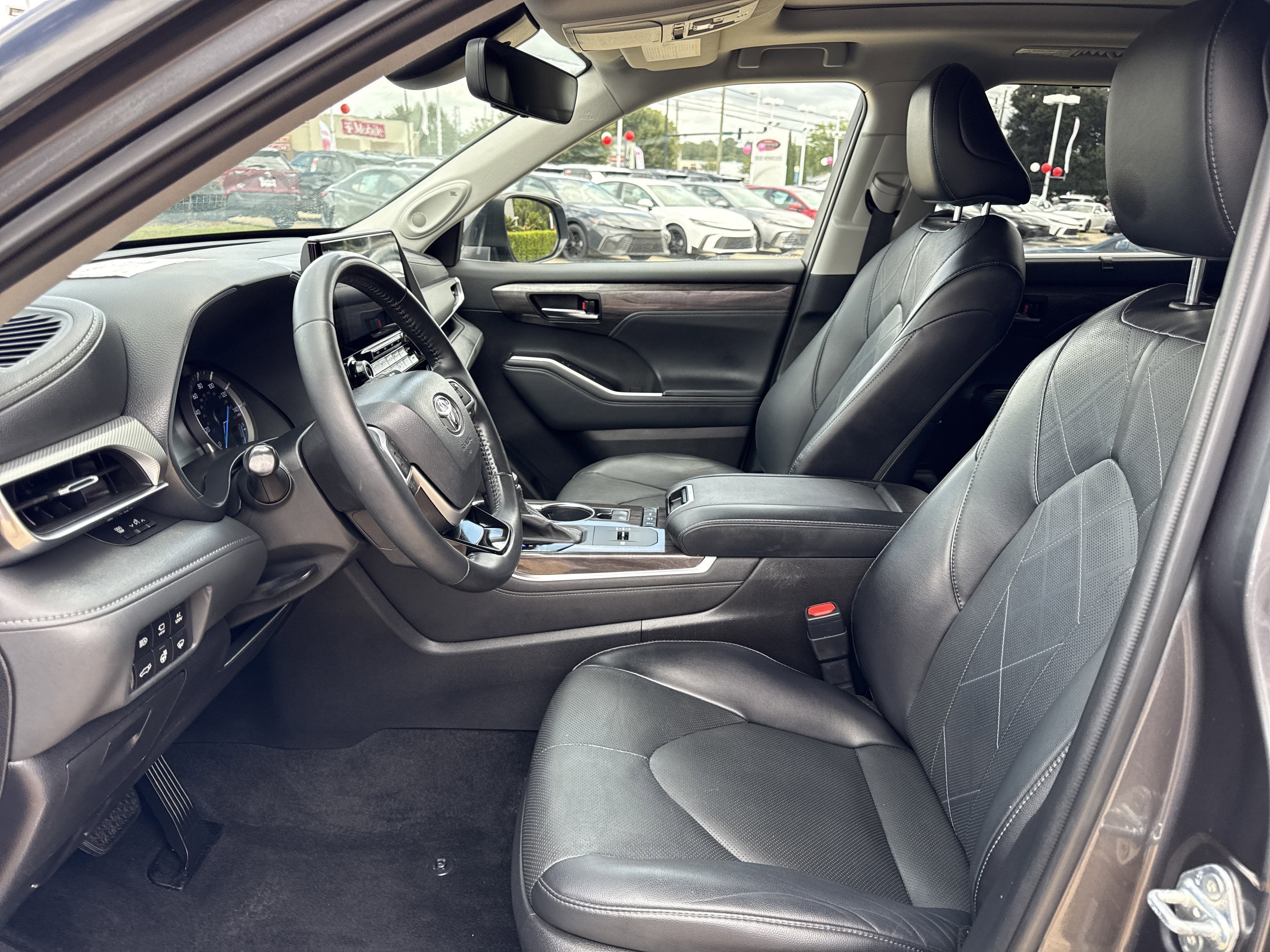 2022 Toyota Highlander Hybrid Platinum