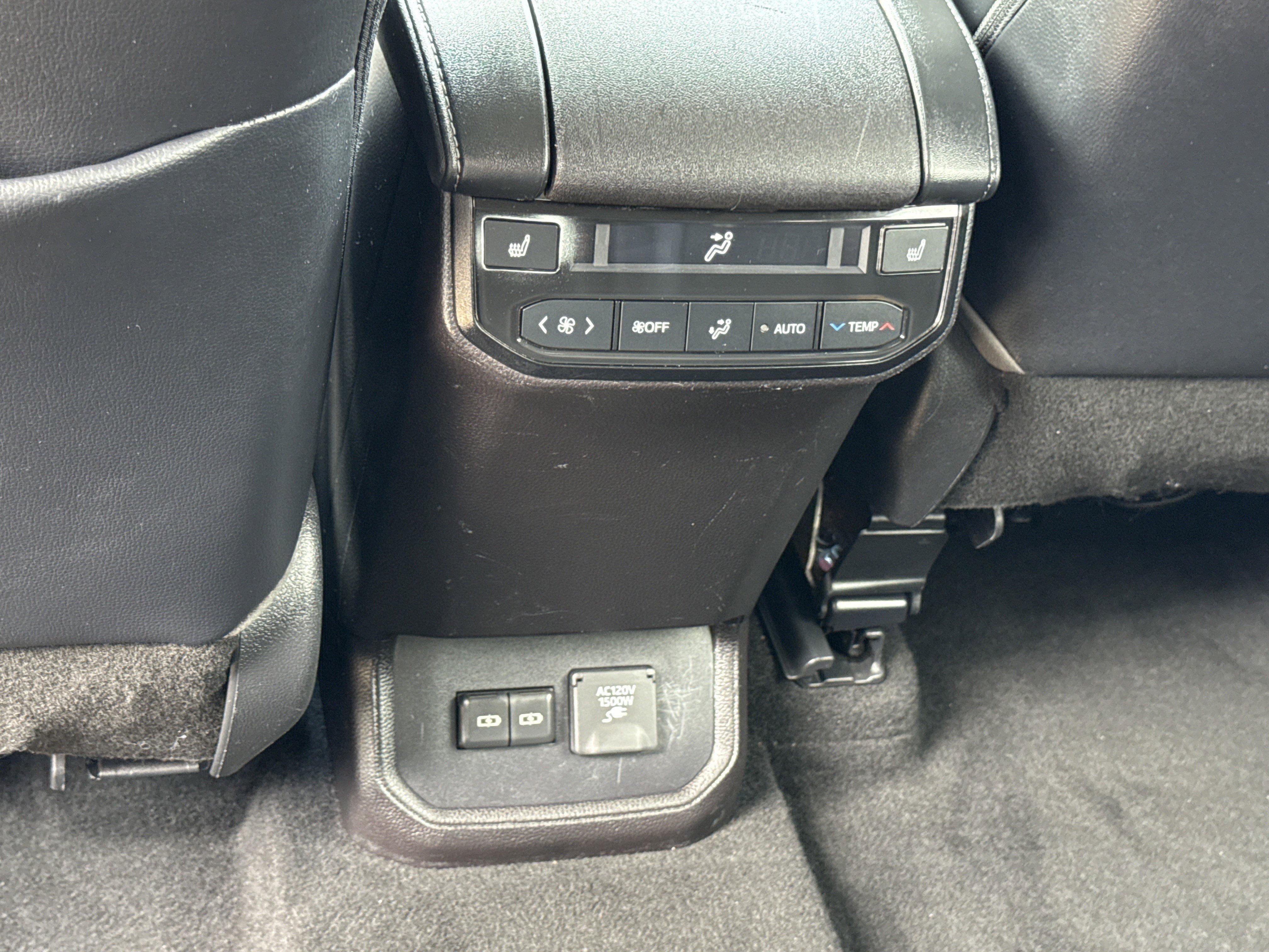 2022 Toyota Highlander Hybrid Platinum