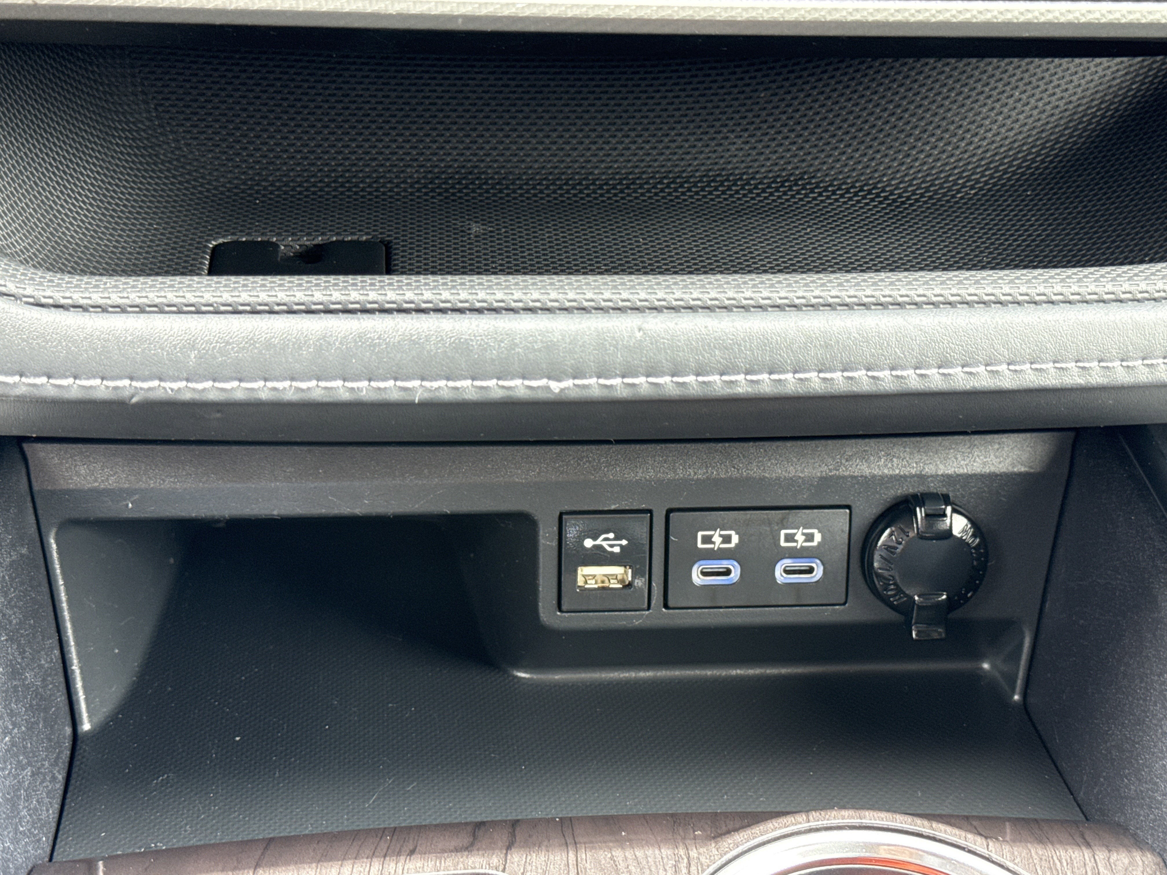 2022 Toyota Highlander Hybrid Platinum